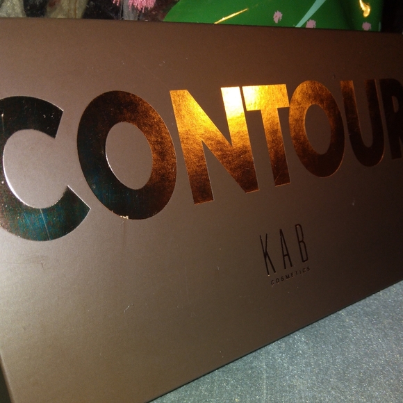 KAB Cosmetics Contour Palette - Picture 2 of 5